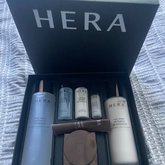 HERA anti aging creams - Picture 2 of 3